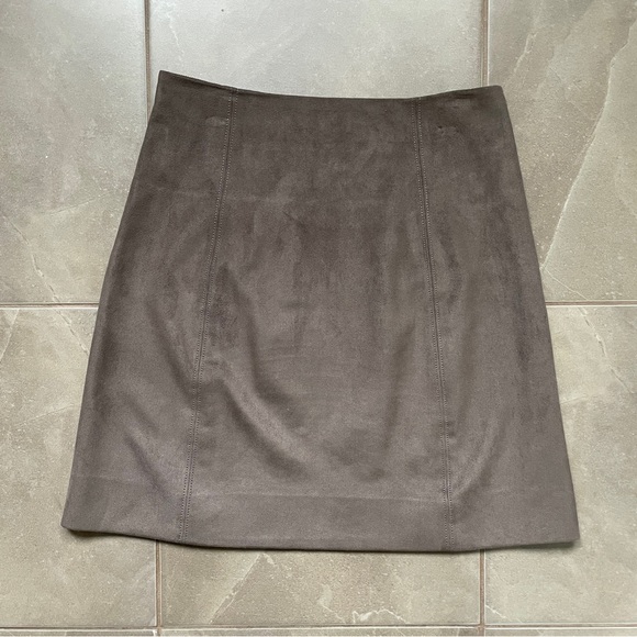 Babaton by Aritzia Suede Tan Skirt - Picture 3 of 5